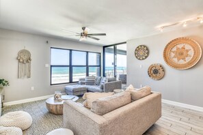 Smart TV, books - OCEANFRONT with STUNNING VIEWS of Ocean & Intracoastal, Pool, Elevator, Tennis, $300 in Free Tickets (St. Augustine)