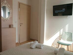 2 bedrooms, iron/ironing board, WiFi, bed sheets - chania olive home (Daratsos)