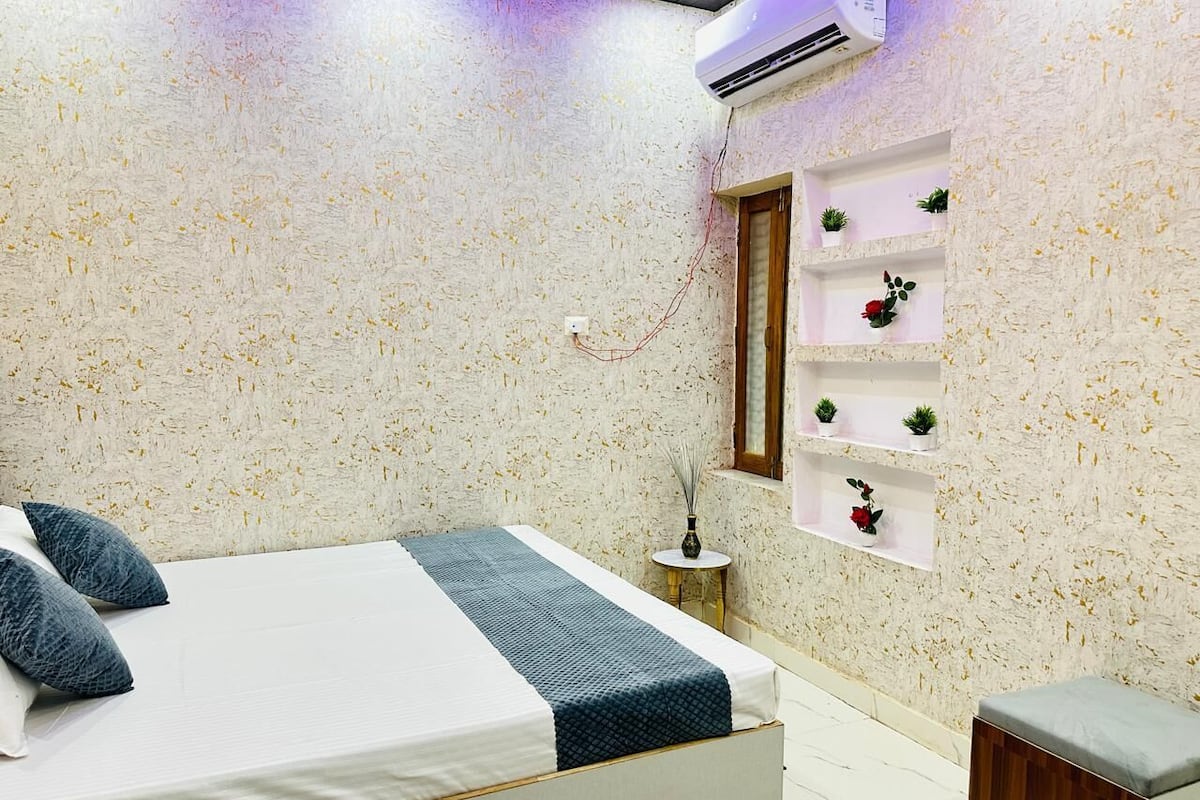 Standard Room, Balcony | In-room safe, desk, laptop workspace, free WiFi