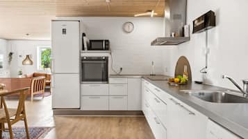 Réfrigérateur, micro-ondes, four, lave-vaisselle