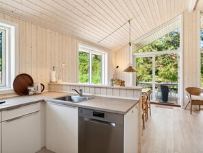 Fridge, microwave, dishwasher, cookware/dishes/utensils