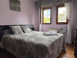 3 bedrooms, iron/ironing board, bed sheets