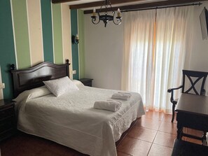 Comfort-Doppel- oder -Zweibettzimmer, Balkon, Stadtblick