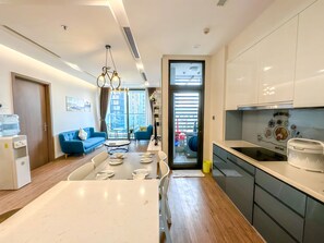 Standard Apartment, 3 Bedrooms, Non Smoking, City View - Mira Housing- Vinhomes Metropolis (Hanoi)