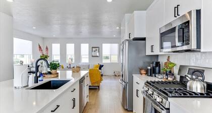 No Chores - Pet Friendly Townhome Near Ski Resorts