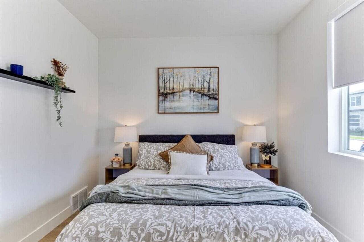 4 bedrooms, desk, iron/ironing board, travel crib