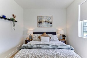 4 dormitoris, escriptori i planxa i posts de planxar 