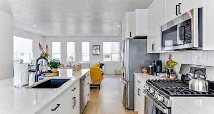 Desk|WiFi|Two Car Garage