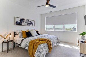 4 Schlafzimmer, Schreibtisch, Bügeleisen/Bügelbrett, Reisekinderbett