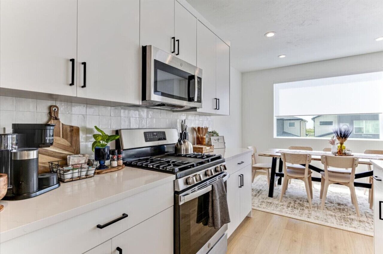 雪櫃、微波爐、焗爐、爐具