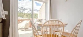 Beautiful Townhouse - Mountain Views - Sleeps 6