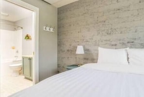 Dusch, hårtork, handdukar och tvål