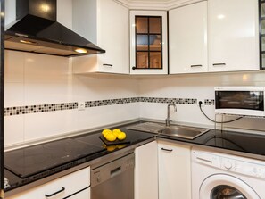 Fridge, microwave, dishwasher, cookware/dishes/utensils