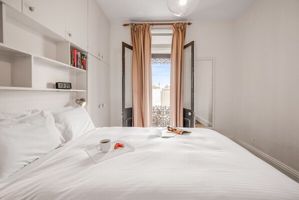 3 bedrooms, iron/ironing board, WiFi, bed sheets