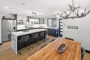 冰箱、微波炉、烤箱、炉灶