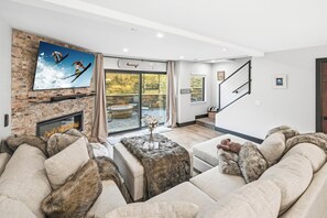 テレビ、暖炉、テレビゲーム