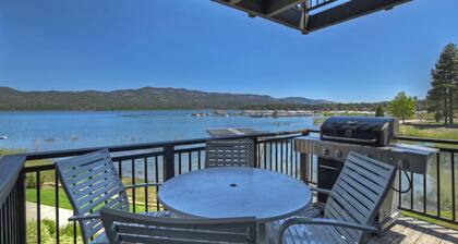 Lakefront Haven:Lakefront Condo! Located in the Village! Community Spa & Pool! Private Dock!