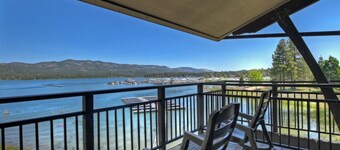 Lakefront Haven:Lakefront Condo! Located in the Village! Community Spa & Pool! Private Dock!