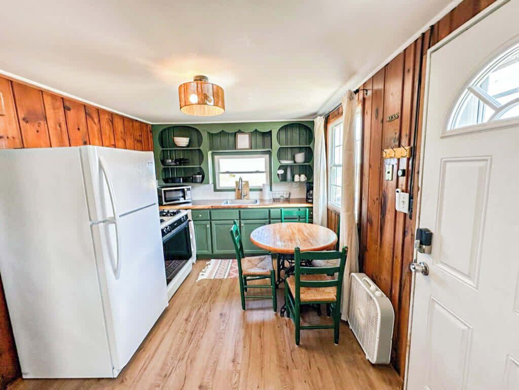 ثلاجة، ميكروويف، فرن، موقد طهي مسطح