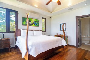 4 habitaciones, escritorio y tabla de planchar con plancha 
