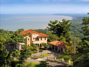 Exterior - 4 suites. Luxury. Private. Pool. Beachclub-Gated (Tarcoles)