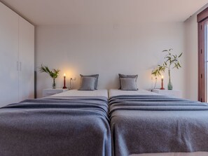 4 bedrooms, desk, iron/ironing board, WiFi - Vacation home Alicia by Interhome (L'Ampolla)