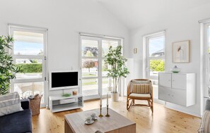 Una chimenea, un reproductor de DVD