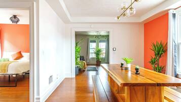 2 bedrooms, in-room safe, desk, iron/ironing board