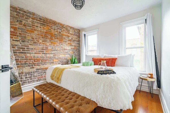 2 Schlafzimmer, Zimmersafe, Schreibtisch, Bügeleisen/Bügelbrett