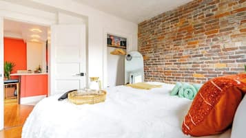 2 bedrooms, in-room safe, desk, iron/ironing board