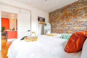 2 bedrooms, in-room safe, desk, iron/ironing board