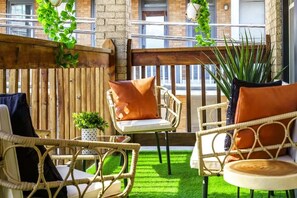 Terrace/patio - Short North/Downtown | Steps to High St | Walk to Convention Ctr | Free Parking (Columbus)