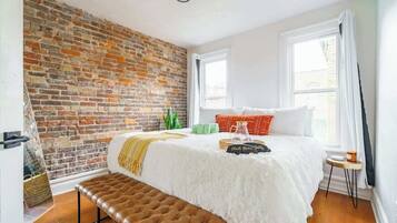 2 chambres, coffres-forts dans les chambres, bureau