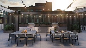 Outdoor dining - 3BR Luxury Suite w/Gym and Balcony (Chicago)