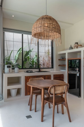 Fridge, stovetop, blender, cookware/dishes/utensils - Casa Melosa - Charming and Intimate Villa Nestled in Umalas (Kerobokan)