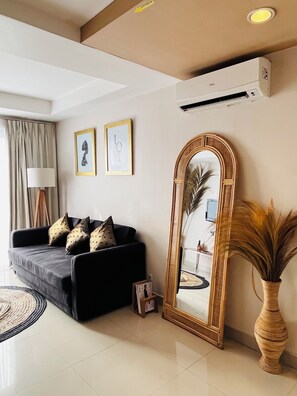 Exclusive Apartment, Balcony, City View | Living room - Casa Kuta View 2 BR (Kuta)