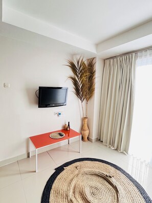 Exclusive Apartment, Balcony, City View | Bathroom | Slippers, towels, soap, shampoo - Casa Kuta View 2 BR (Kuta)