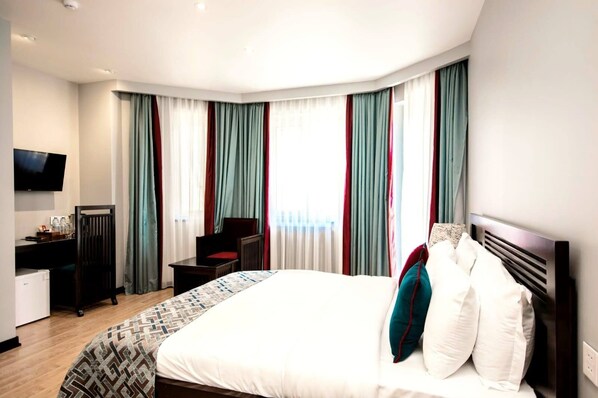 Standard Double Room | Desk, laptop workspace, iron/ironing board, free WiFi - Vitrage Hotel (Baku)