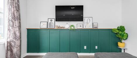 Bureau, fer et planche Ă repasser, lit parapluie, Wi-Fi gratuit