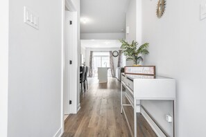 Interior - The Green Bohemian: 3-bedroom furnished mid-term rental, 3mins to CanTire Centre (Ottawa)