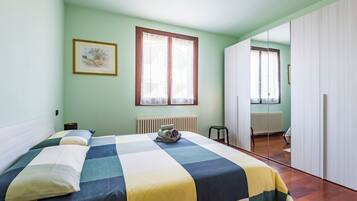 1 bedroom, desk, iron/ironing board, free WiFi