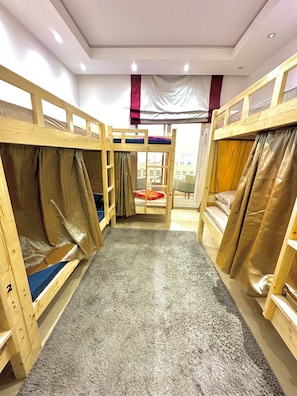 Delad sovsal - endast kvinnor - utsikt mot staden | Strykjärn/strykbräda och gratis wi-fi