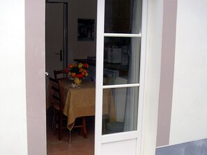 Dining - Peaceful house near the coast in Locmaria, pets allowed (Locmaria)