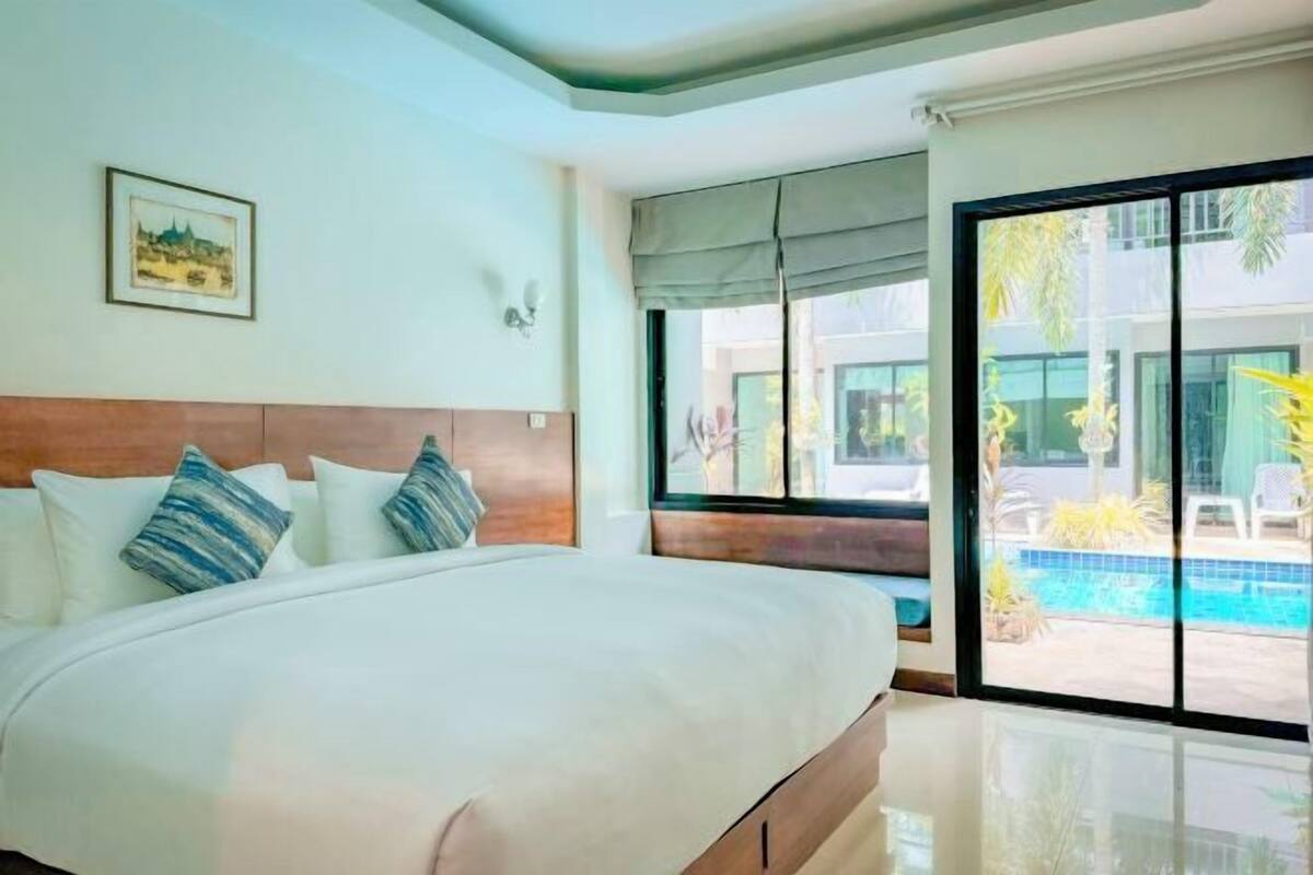 Desk, laptop workspace, free WiFi, bed sheets