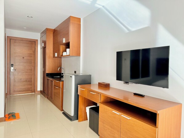 Desk, laptop workspace, free WiFi, bed sheets - XAYA Pool Access Resort - Phuket (Chalong)