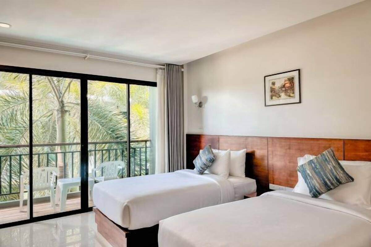 Desk, laptop workspace, free WiFi, bed sheets