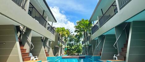 2 outdoor pools
