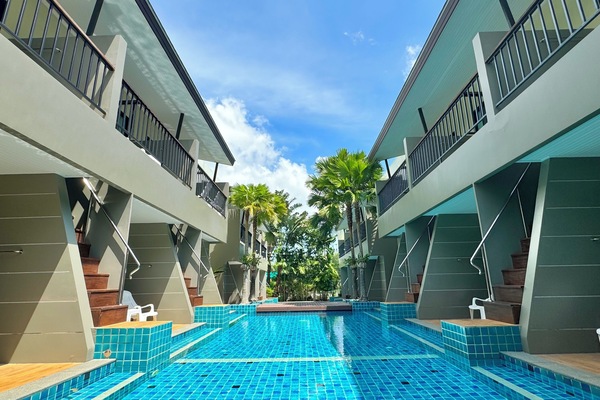 2 piscines extérieures