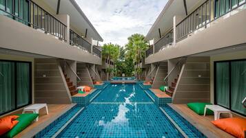 2 piscinas al aire libre