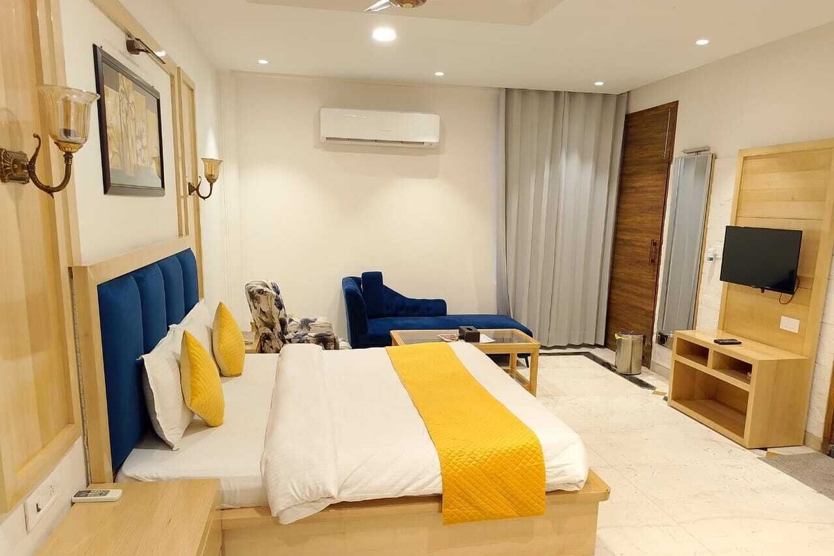 Deluxe Double Room, Garden View | In-room safe, soundproofing, iron/ironing board, WiFi (free)